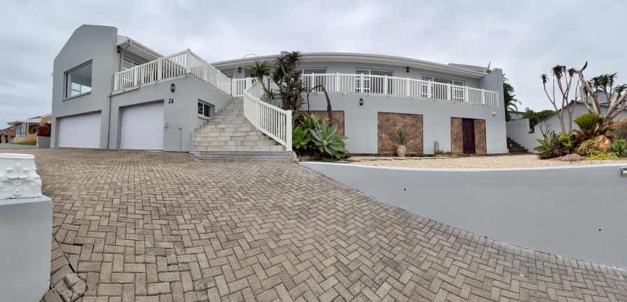 5 Bedroom Property for Sale in Seaview Eastern Cape